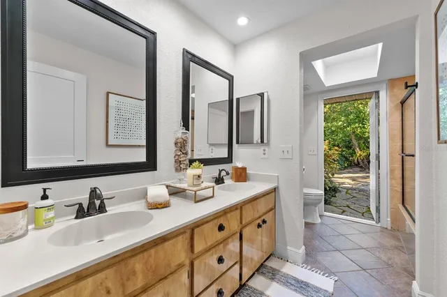 $525,000 | 2525 Laurelwood Lane, Valrico, FL 33596