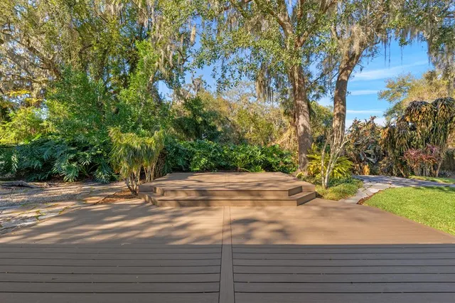 $525,000 | 2525 Laurelwood Lane, Valrico, FL 33596