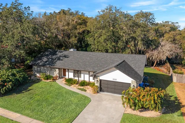$525,000 | 2525 Laurelwood Lane, Valrico, FL 33596