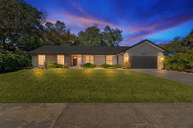 $525,000 | 2525 Laurelwood Lane, Valrico, FL 33596