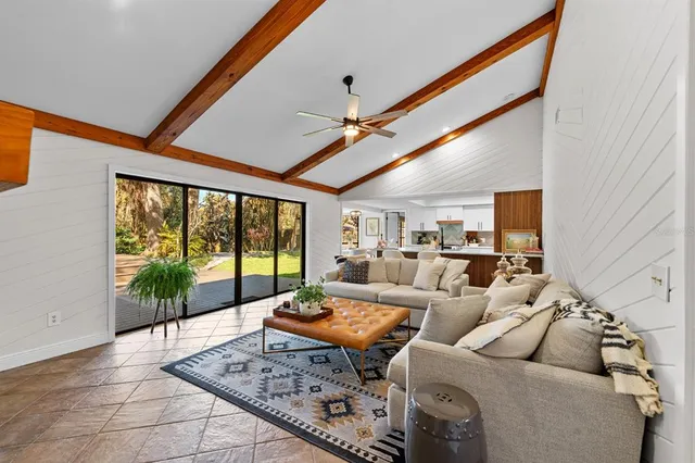 $525,000 | 2525 Laurelwood Lane, Valrico, FL 33596