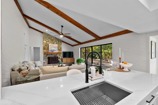 $525,000 | 2525 Laurelwood Lane, Valrico, FL 33596