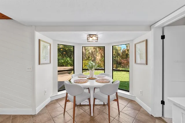 $525,000 | 2525 Laurelwood Lane, Valrico, FL 33596