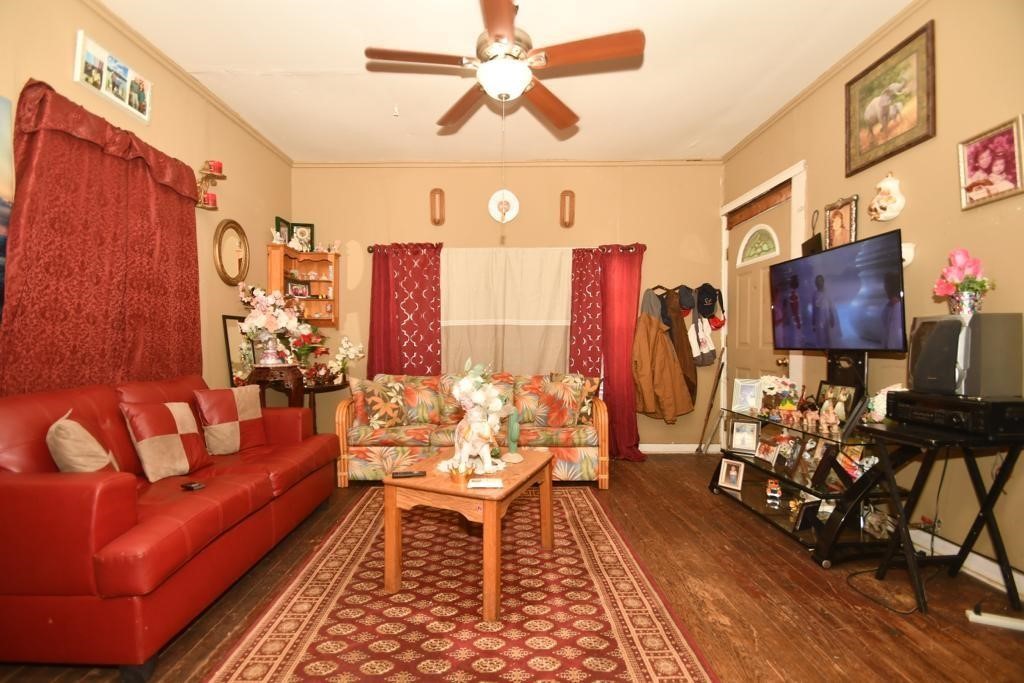 3908 Bering Street Houston, TX 77003 - Photo 11 of 21 a living room with furniture and wooden floor