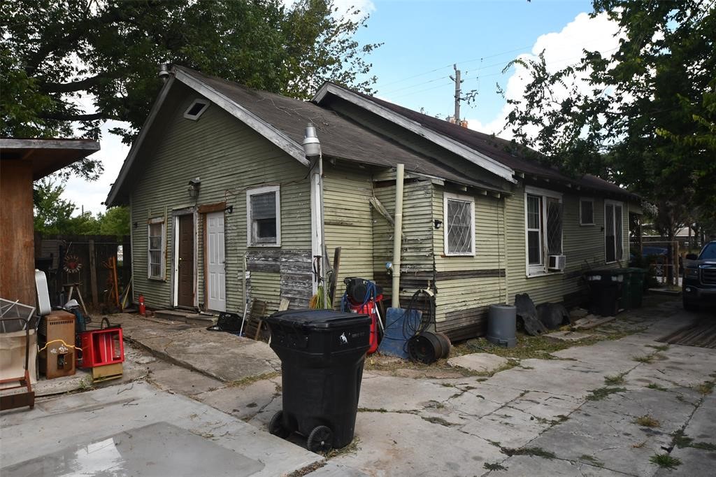 3908 Bering Street Houston, TX 77003 - Photo 2 of 21 a view of a house with backyard and sitting area