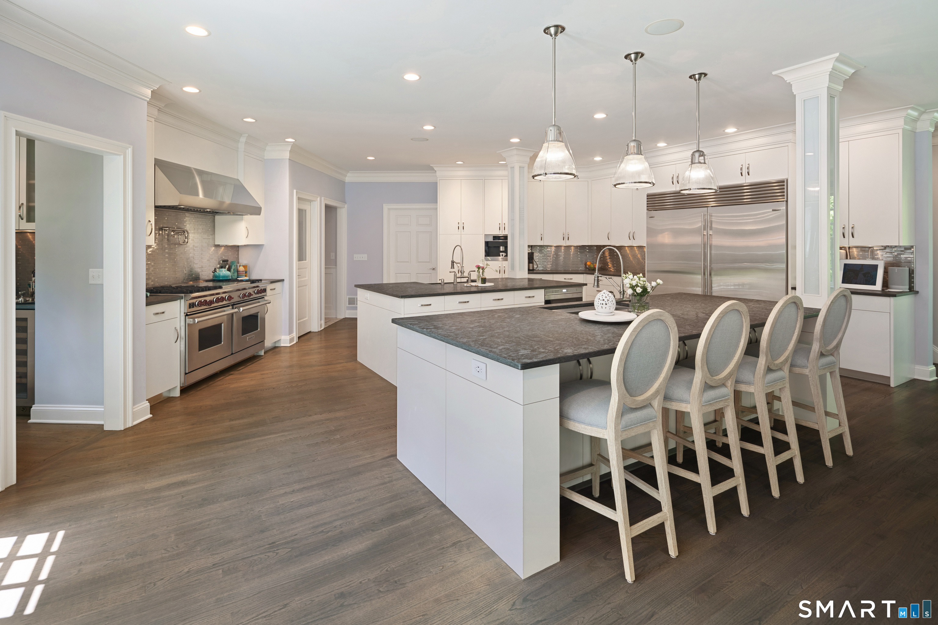 81 Lukes Wood Road New Canaan, CT 06840 - Photo 15 of 40