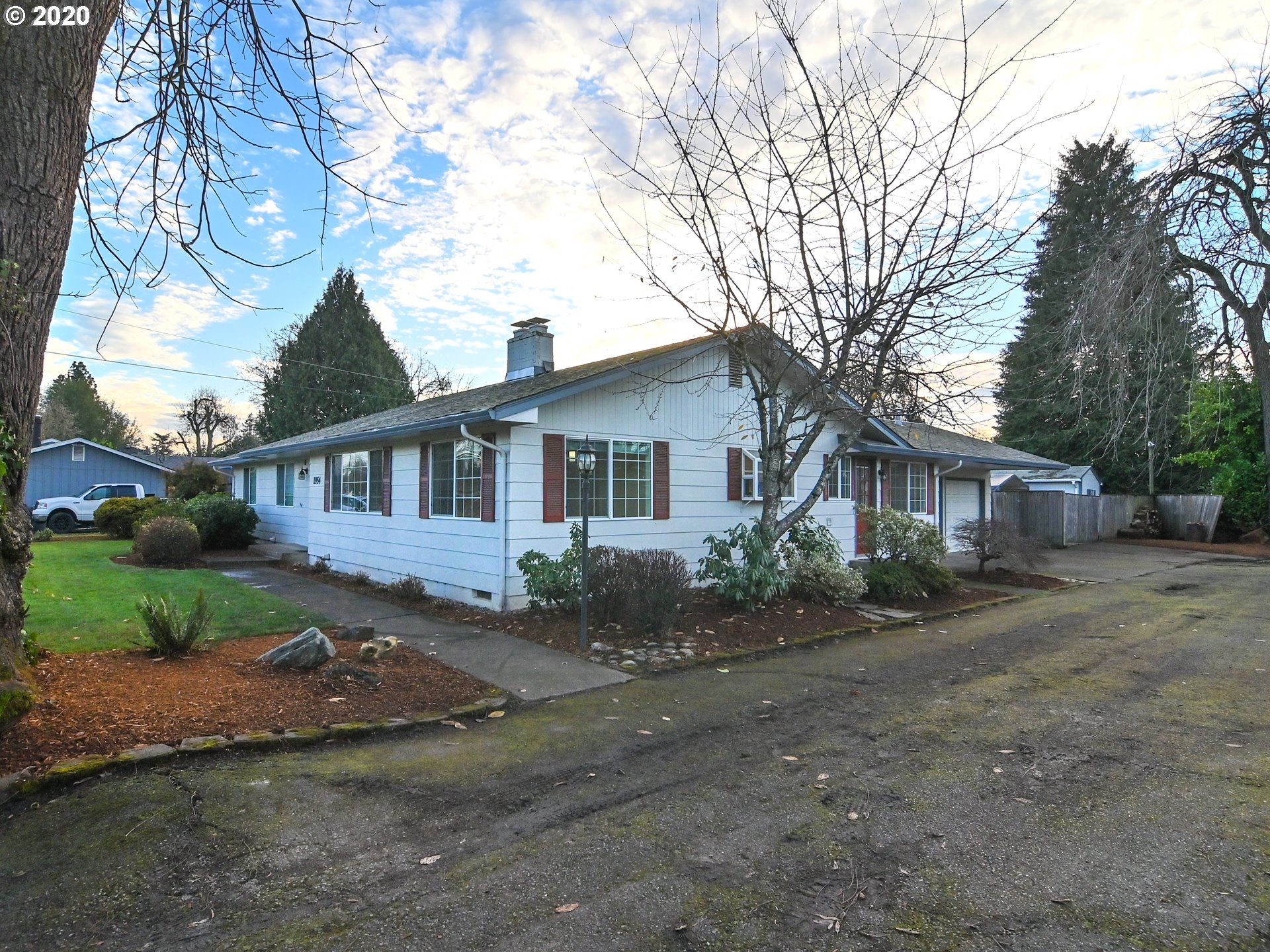 1954 Gilham Road Eugene, OR 97401 - Photo 2 of 32 Gallery Image 2