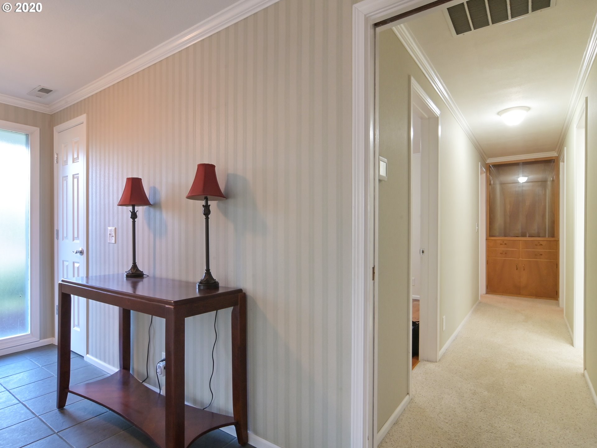 1954 Gilham Road Eugene, OR 97401 - Photo 4 of 32 Gallery Image 4
