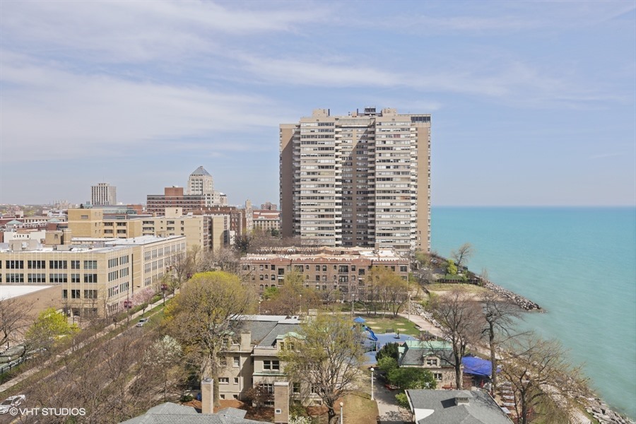 6171 North Sheridan Road, Unit 1107 Chicago, IL 60660 - Photo 15 of 18 a view of a city with tall buildings