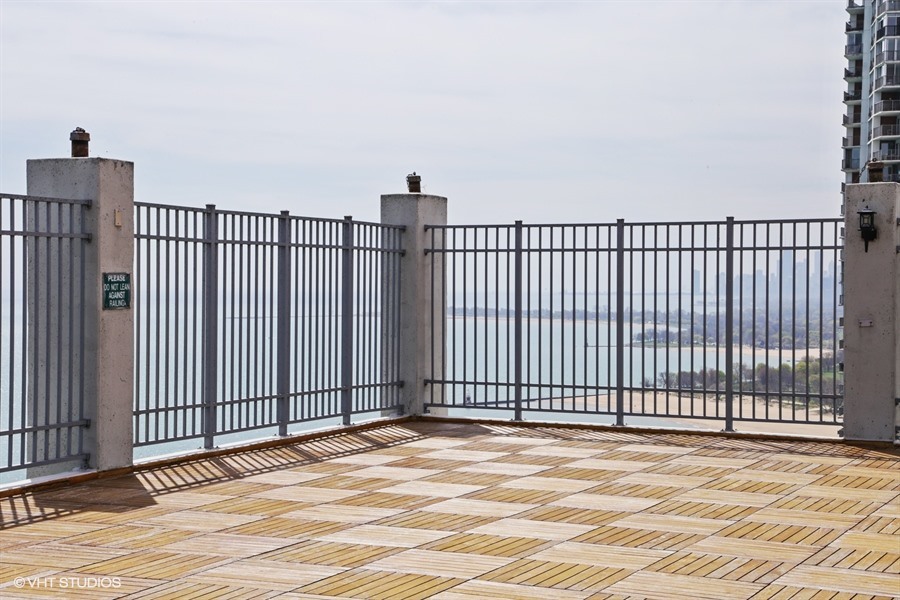 6171 North Sheridan Road, Unit 1107 Chicago, IL 60660 - Photo 16 of 18 a view of a balcony
