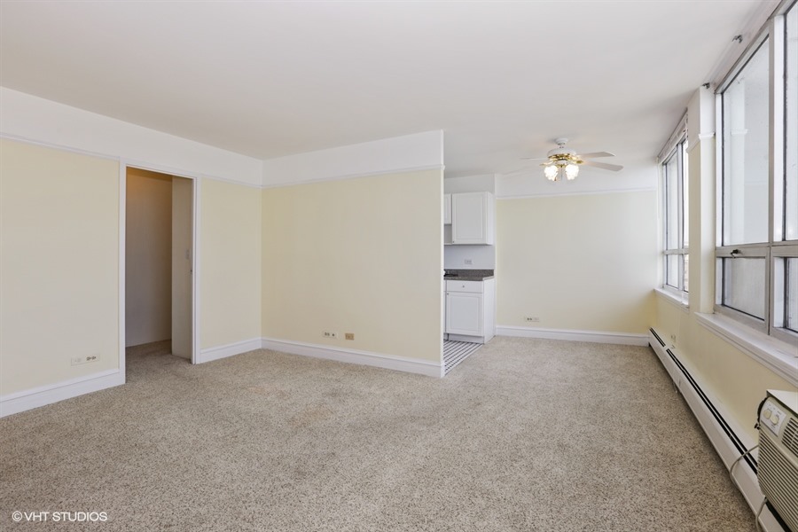 6171 North Sheridan Road, Unit 1107 Chicago, IL 60660 - Photo 5 of 18 an empty room with windows
