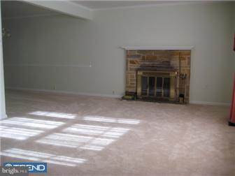 13440 Stevens Road Philadelphia, PA 19116 - Photo 4 of 12 Living Room
