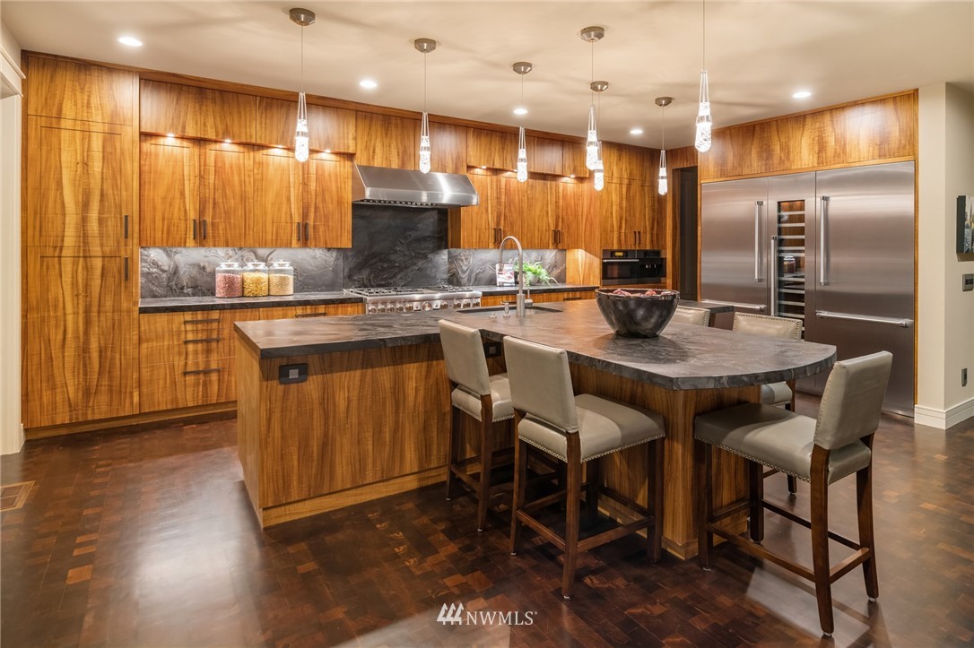 8702 Sand Point Way Northeast Seattle, WA 98115 - Photo 12 of 40