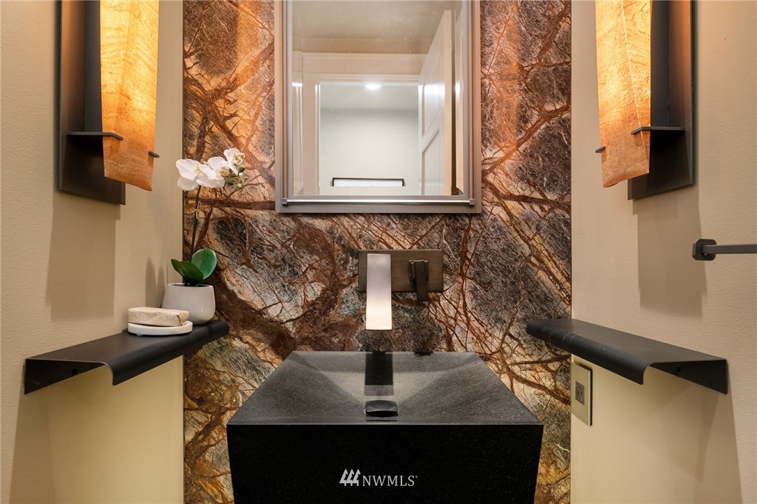 8702 Sand Point Way Northeast Seattle, WA 98115 - Photo 18 of 40