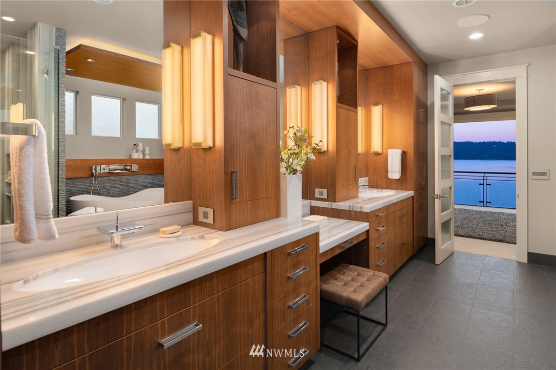 8702 Sand Point Way Northeast Seattle, WA 98115 - Photo 23 of 40