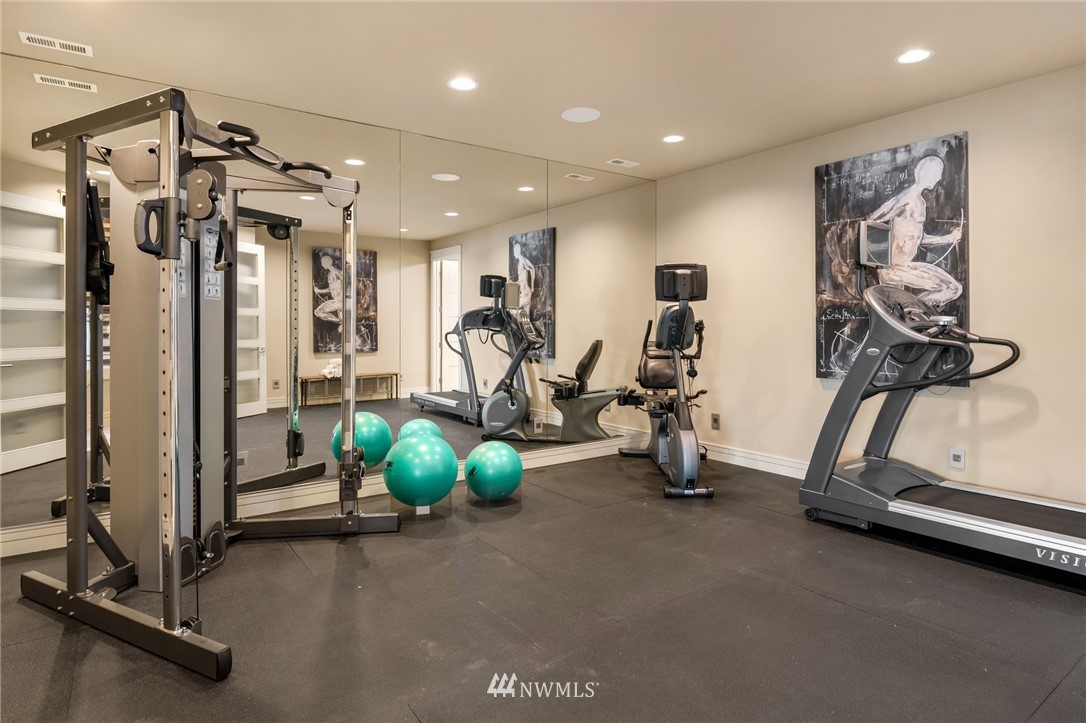 8702 Sand Point Way Northeast Seattle, WA 98115 - Photo 33 of 40