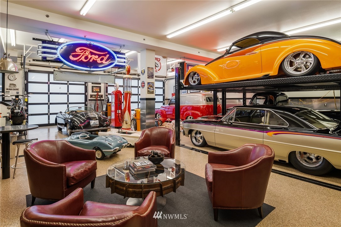 8702 Sand Point Way Northeast Seattle, WA 98115 - Photo 6 of 40