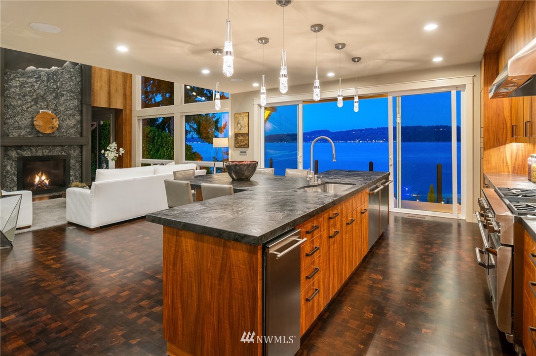 8702 Sand Point Way Northeast Seattle, WA 98115 - Photo 10 of 40