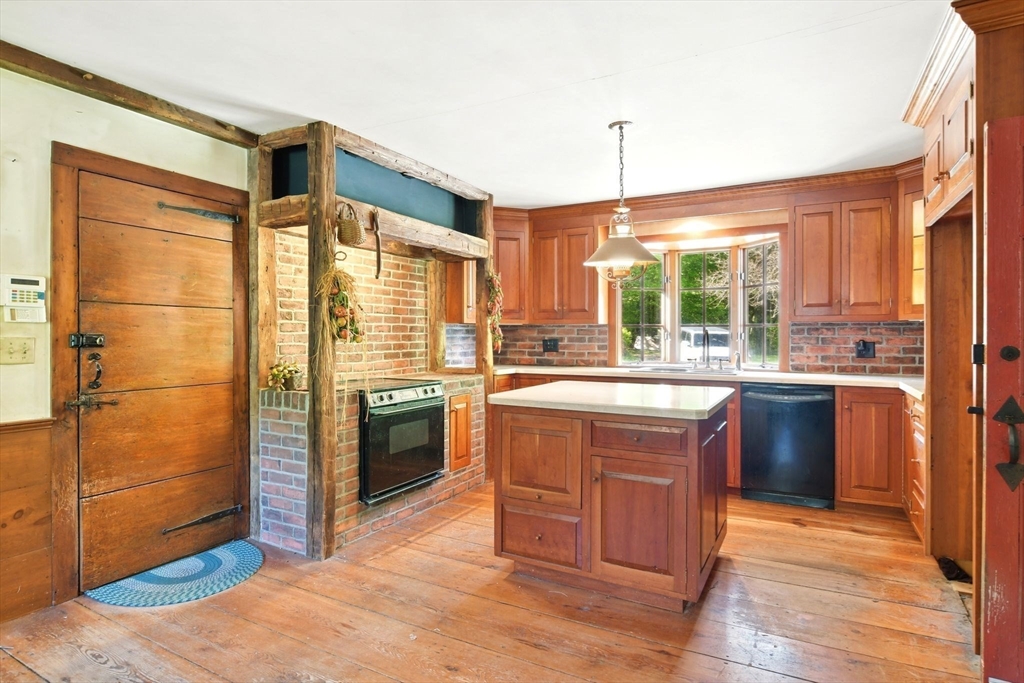 142 Upper Hampden Road Monson, MA 01057 - Photo 8 of 42