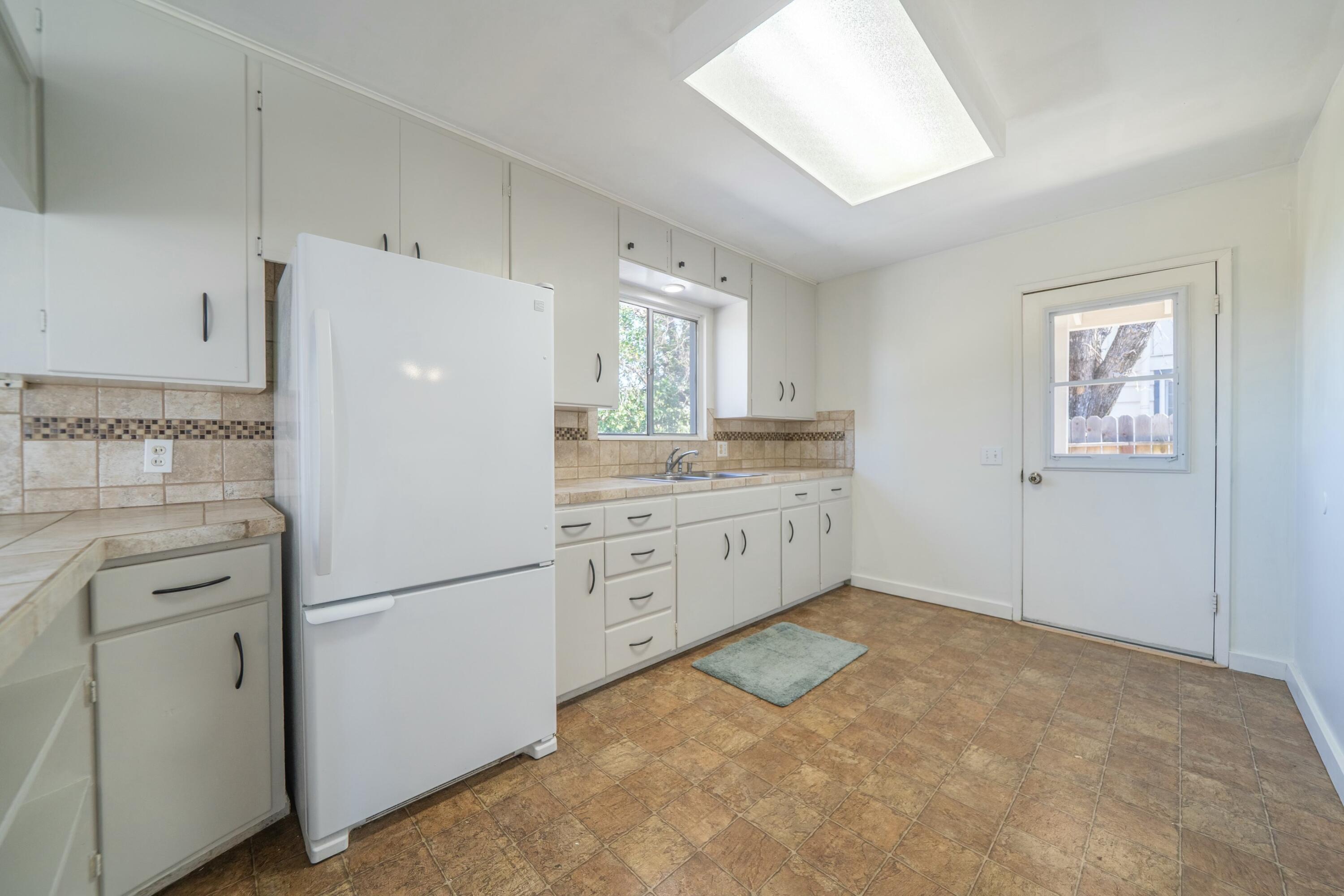 1800 Walbridge Street Red Bluff, CA 96080 - Photo 8 of 24 Kitchen