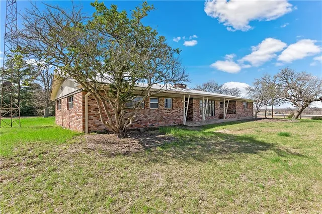 $2,300 | 21086 State Highway South, Hempstead, TX 77445