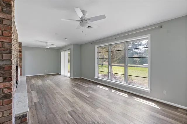 $2,300 | 21086 State Highway South, Hempstead, TX 77445