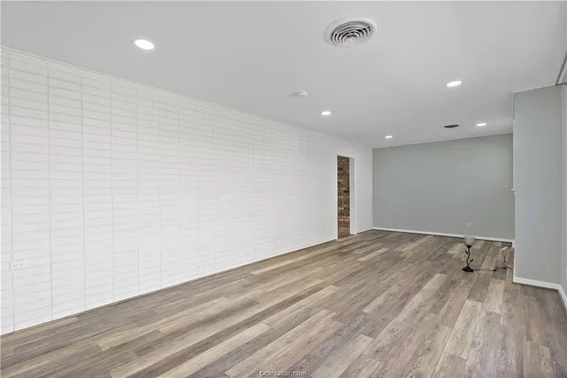 $2,300 | 21086 State Highway South, Hempstead, TX 77445