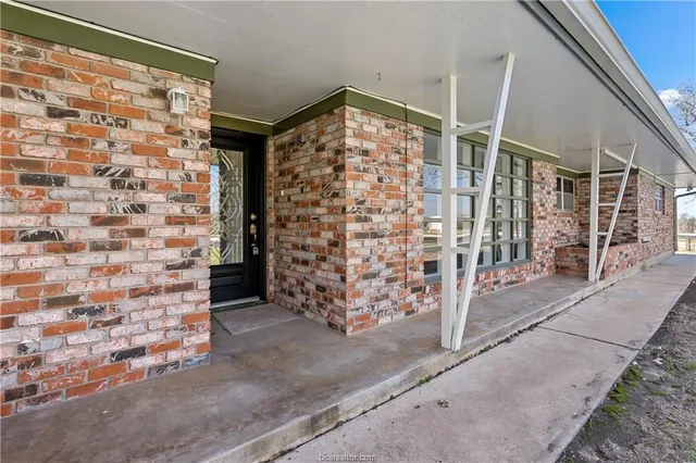 $2,300 | 21086 State Highway South, Hempstead, TX 77445