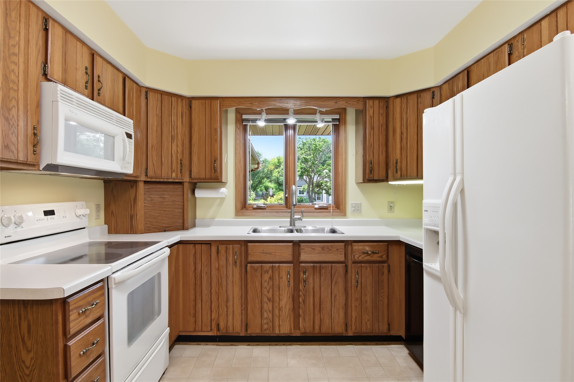 4725 Rudolph Road Eau Claire, WI 54701 - Photo 5 of 25