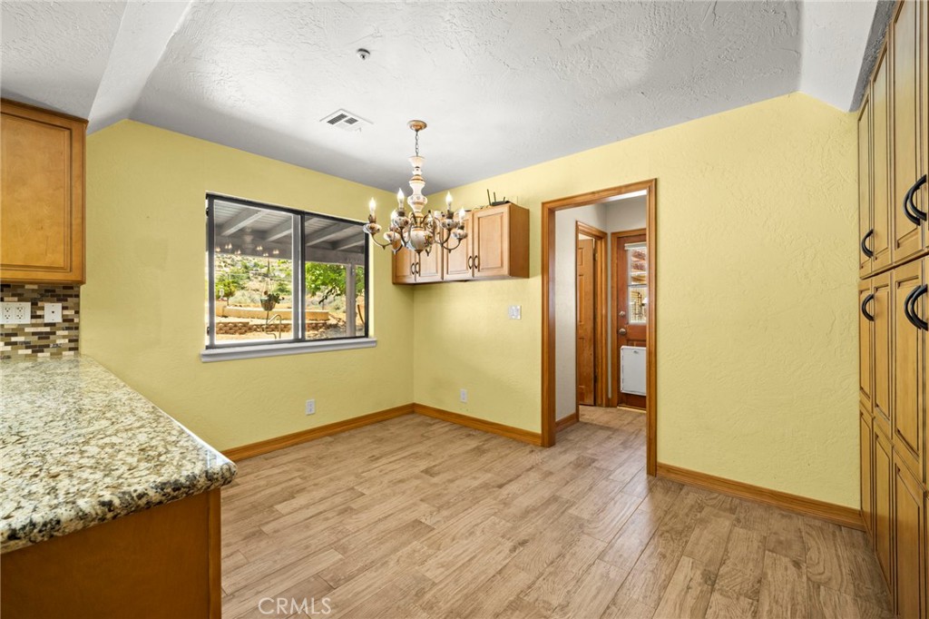 902 Searchlight Ranch Road Acton, CA 93510 - Photo 21 of 58 Kitchen eating area