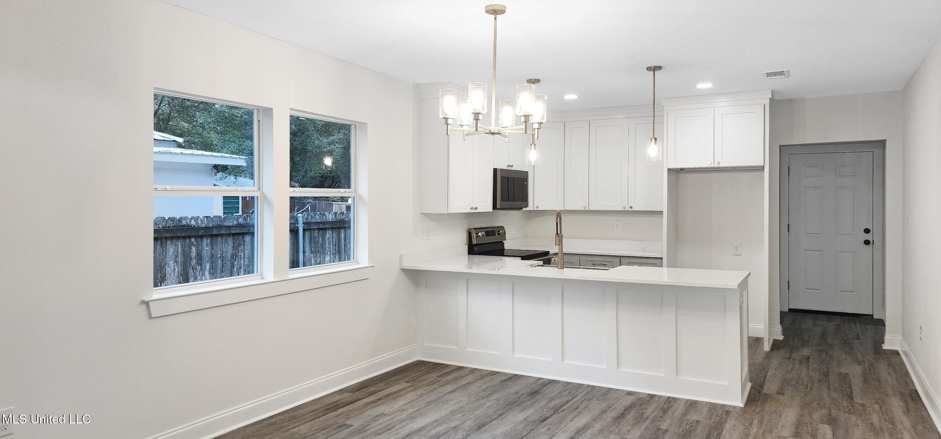 654 Tegarden Road Gulfport, MS 39507 - Photo 5 of 26 Dining Area