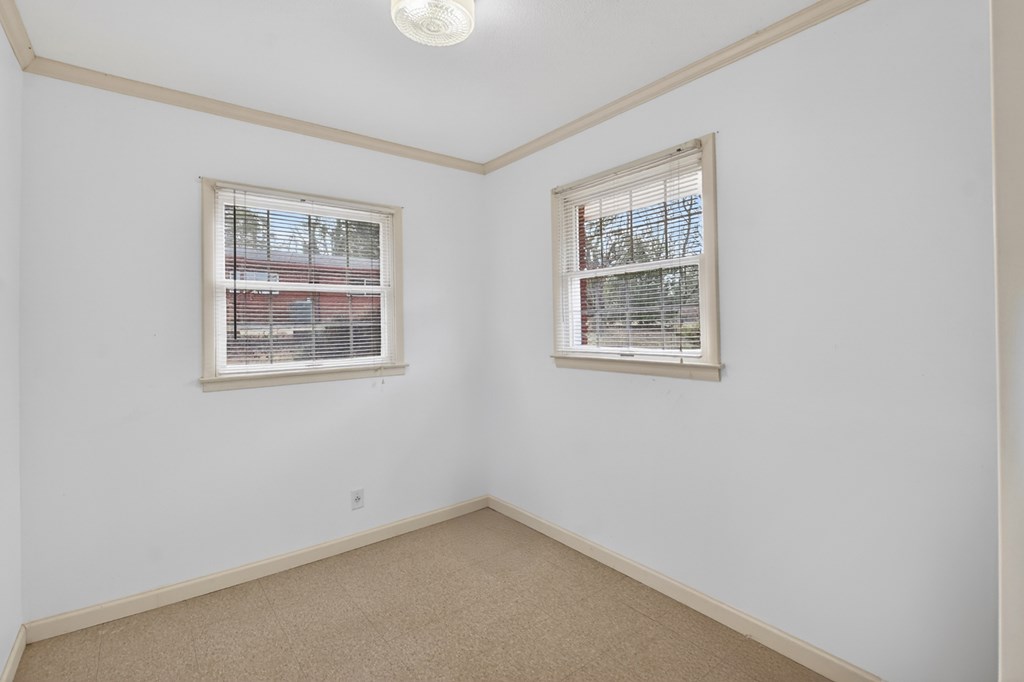 330 Colonial Avenue Copperhill, TN 37317 - Photo 15 of 37 an empty room with a window