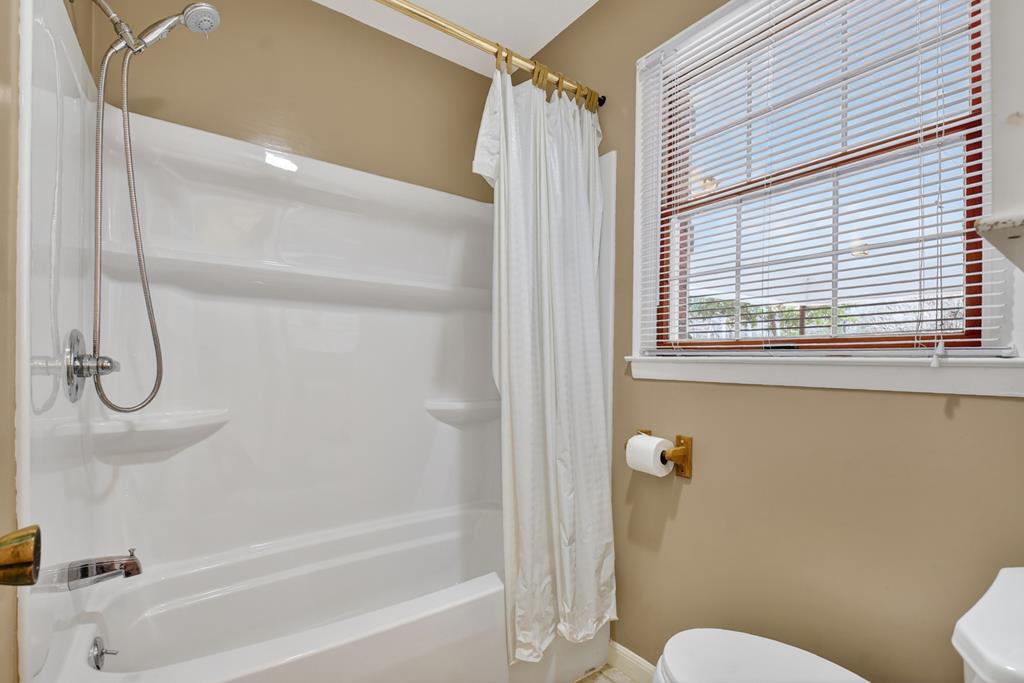 330 Colonial Avenue Copperhill, TN 37317 - Photo 27 of 37 a bathroom with a shower and a toilet