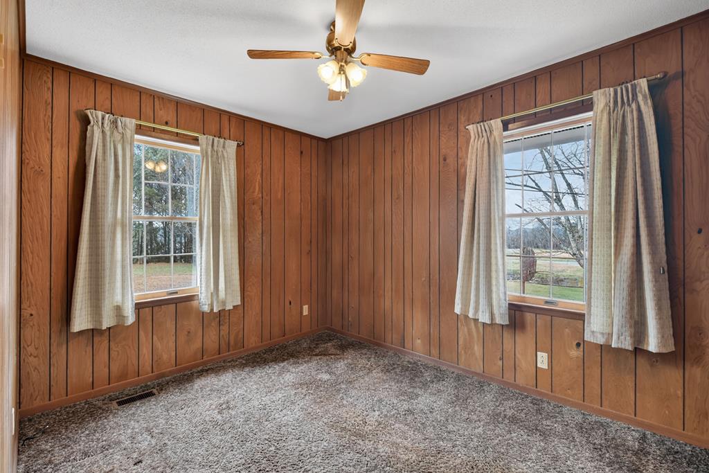 330 Colonial Avenue Copperhill, TN 37317 - Photo 28 of 37 a view of an empty room with a window and closet area