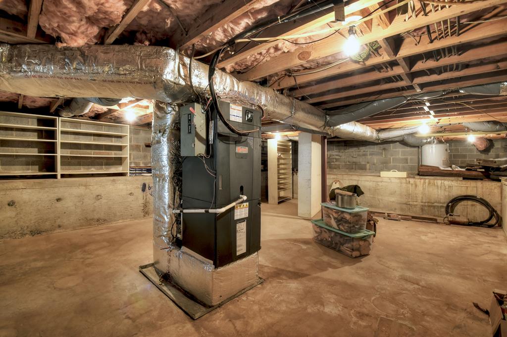 330 Colonial Avenue Copperhill, TN 37317 - Photo 35 of 37 a view of a room with gym equipment