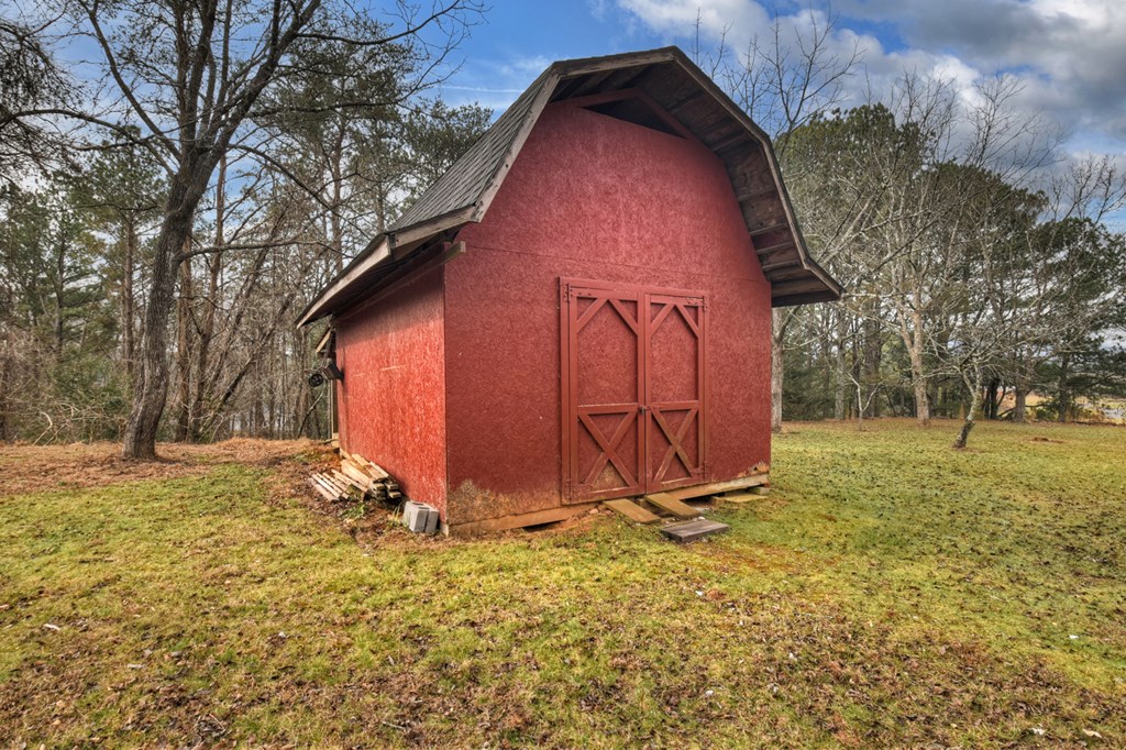 330 Colonial Avenue Copperhill, TN 37317 - Photo 10 of 37 a view of a backyard