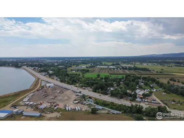 a view of an outdoor space and city view