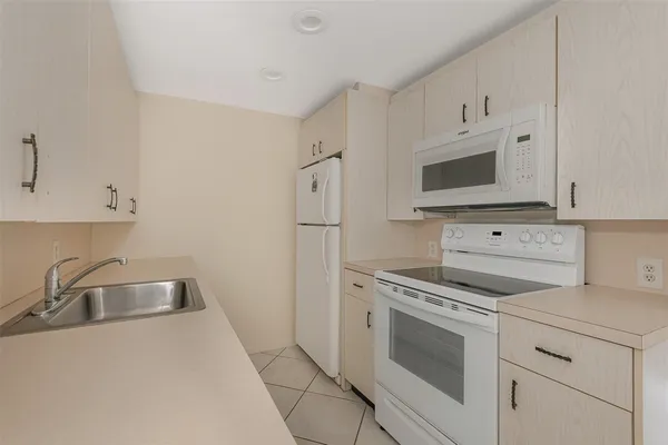 $1,525 | 2009 Cornwall Drive, Unit 2009, Boca Raton, FL 33434