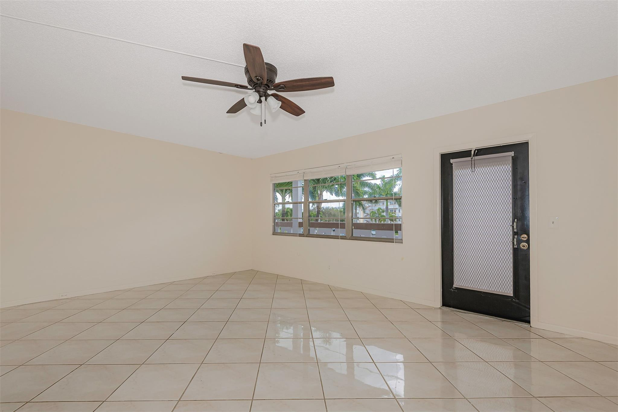 2009 Cornwall Drive, Unit 2009 Boca Raton, FL 33434 - Photo 3 of 23 a view of an empty room with a window