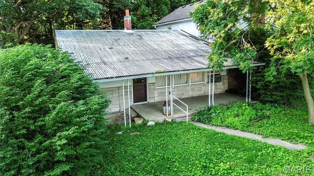 $159,000 | 692 North Eldred-hillview Road, Hillview, IL 62050