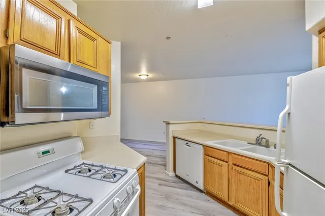 $1,300 | 7111 South Durango Drive, Unit 107, Las Vegas, NV 89113