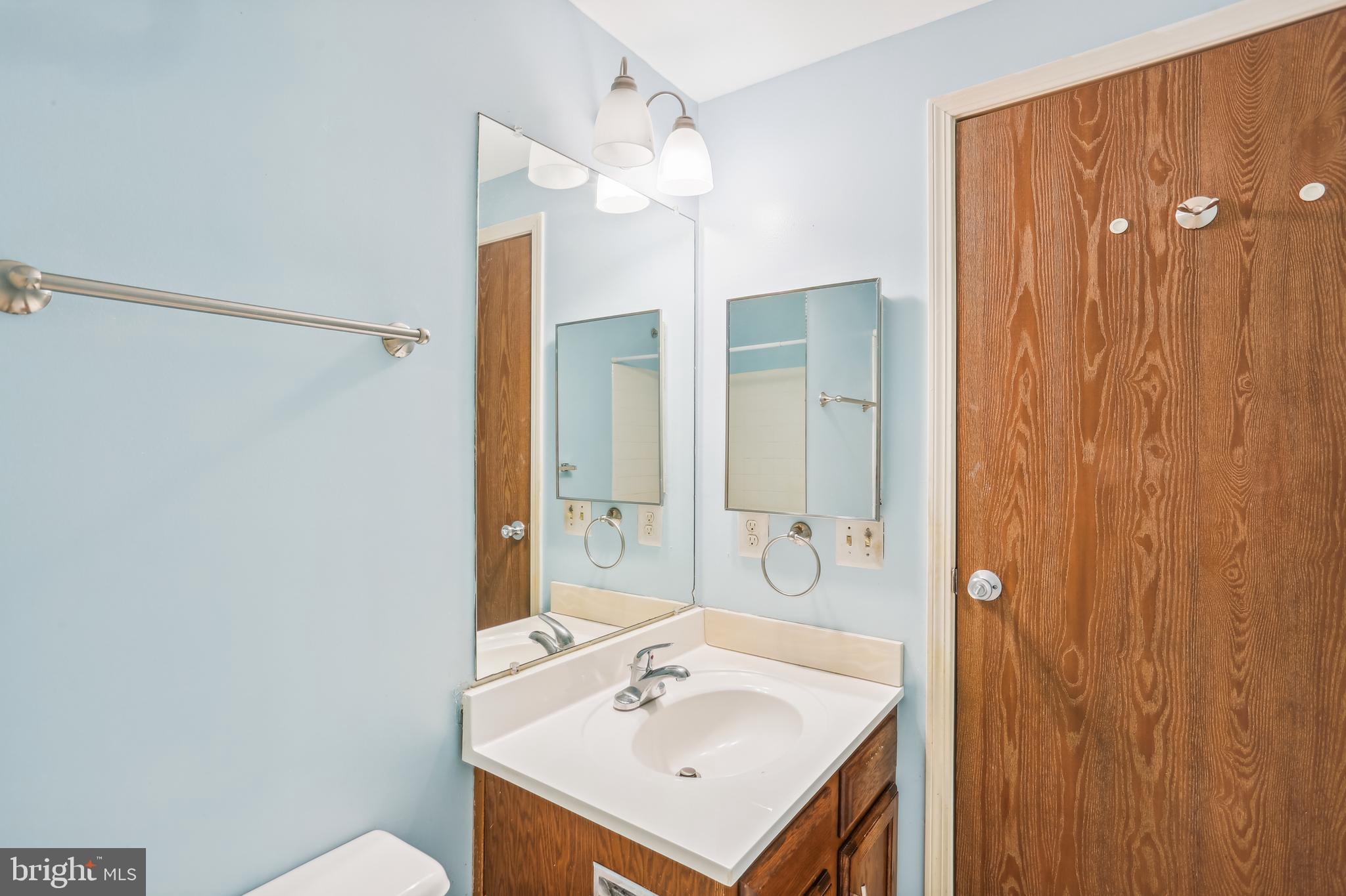 416 Legato Terrace Silver Spring, MD 20901 - Photo 27 of 32 Third Floor Bathroom