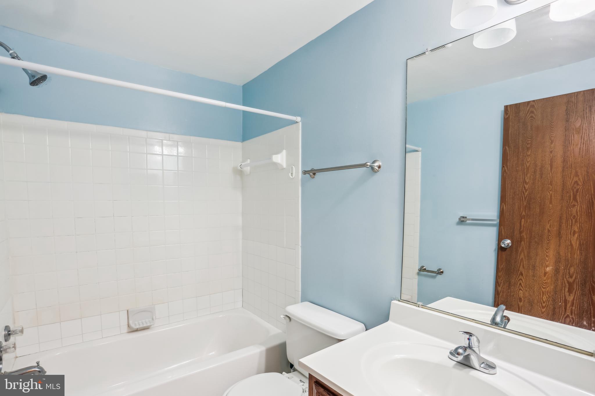 416 Legato Terrace Silver Spring, MD 20901 - Photo 28 of 32 Third Floor Bathroom