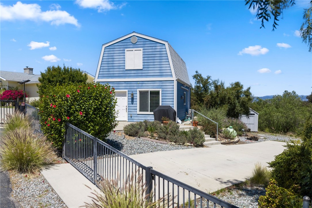 2713 East Mission Road Fallbrook, CA 92028 - Photo 4 of 36