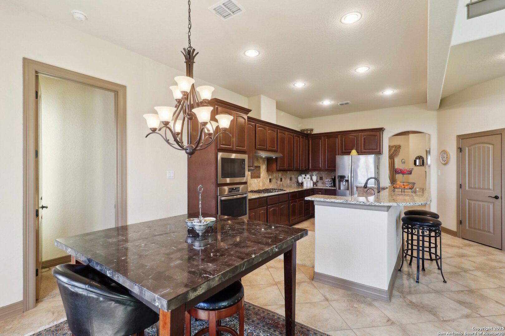 8811 Monarchy Row San Antonio, TX 78255 - Photo 15 of 49