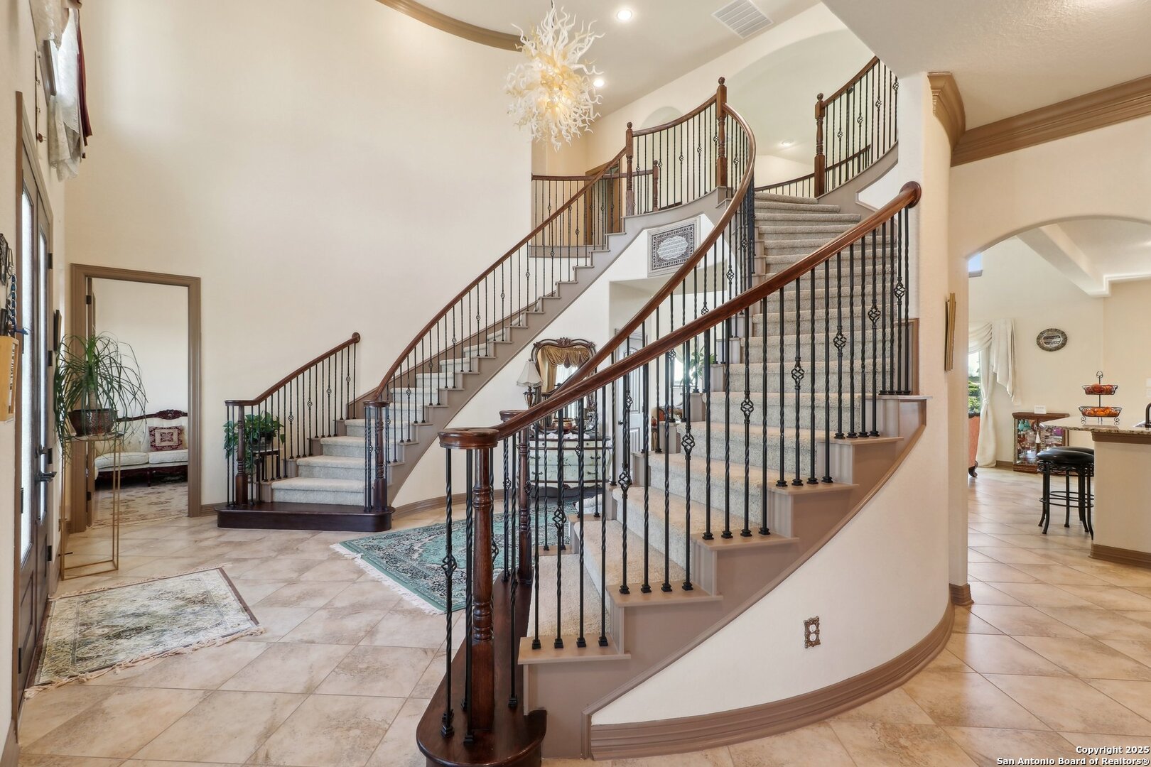 8811 Monarchy Row San Antonio, TX 78255 - Photo 5 of 49