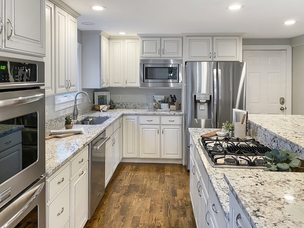 16 Joseph Way Reading, MA 01867 - Photo 3 of 25