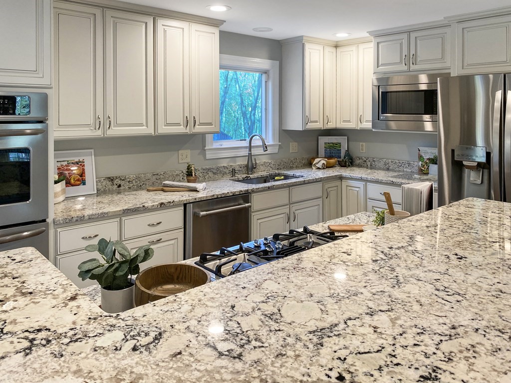 16 Joseph Way Reading, MA 01867 - Photo 5 of 25