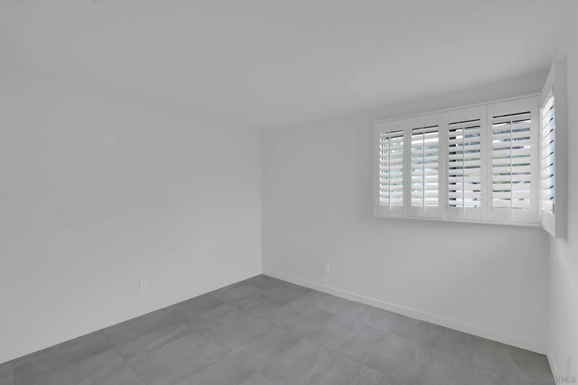 6426 Caminito Listo San Diego, CA 92111 - Photo 21 of 48 an empty room with a window