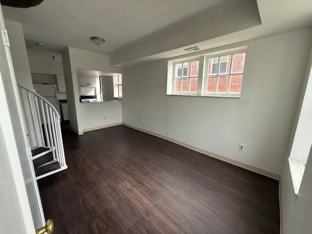 $1,200 | 590 Parkview Drive, Unit 201, Detroit, MI 48214